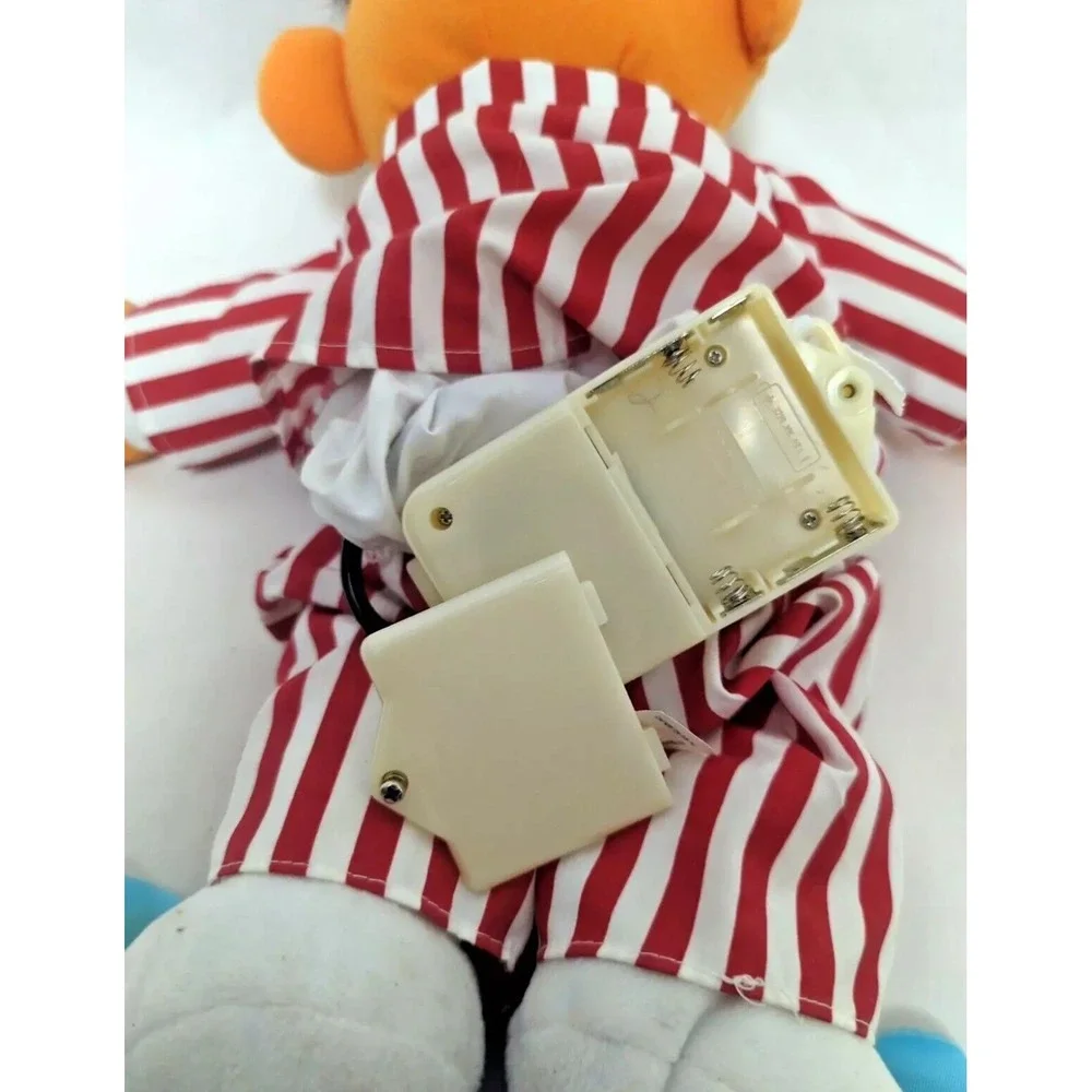 Tyco‎ Sesame Street Sleep And Snore Ernie Talking & Singing Doll Vtg 1996 Works